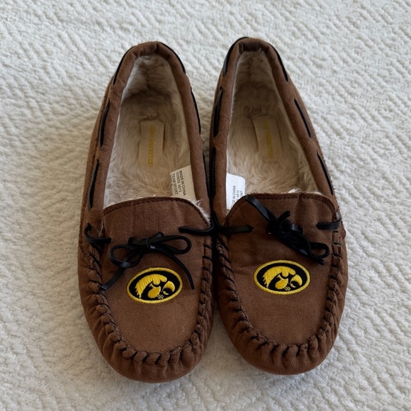 Iowa Hawkeyes Women's Brown Moccasin Size 8 - Picture 1 of 9